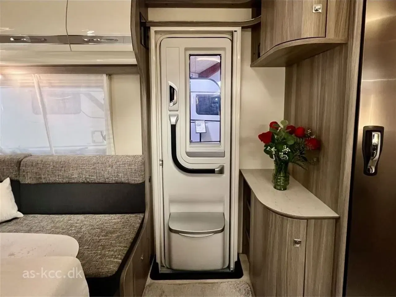 Billede 18 - 2018 - Fendt Tendenza 515 SF   Fendt Tendenza 515 SF årg. 2018. Mover 4 sovepladser, 5 siddepladser.