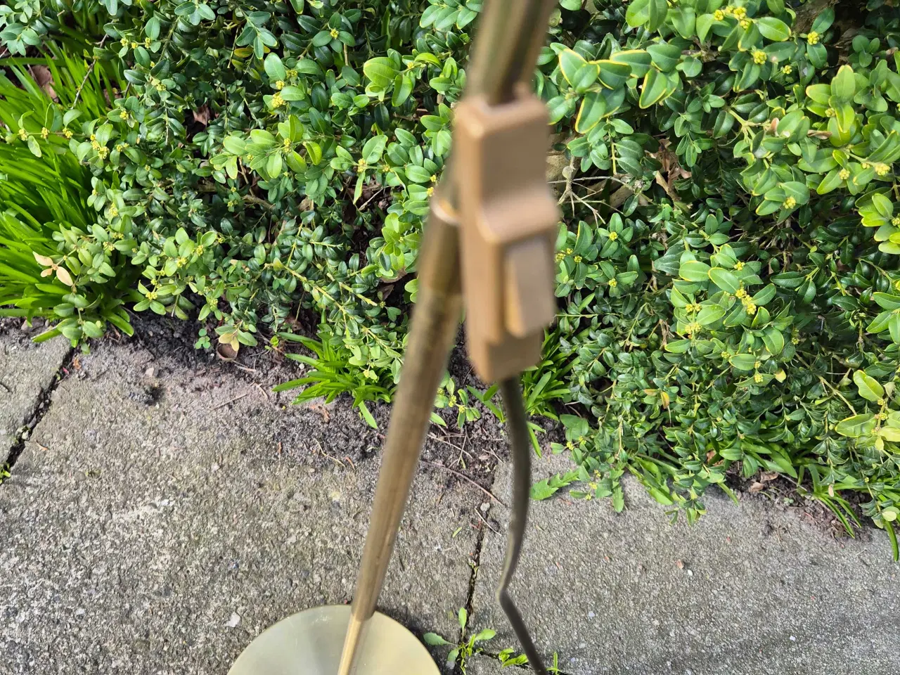 Billede 16 - Elegant og praktisk gulvlampe i messing