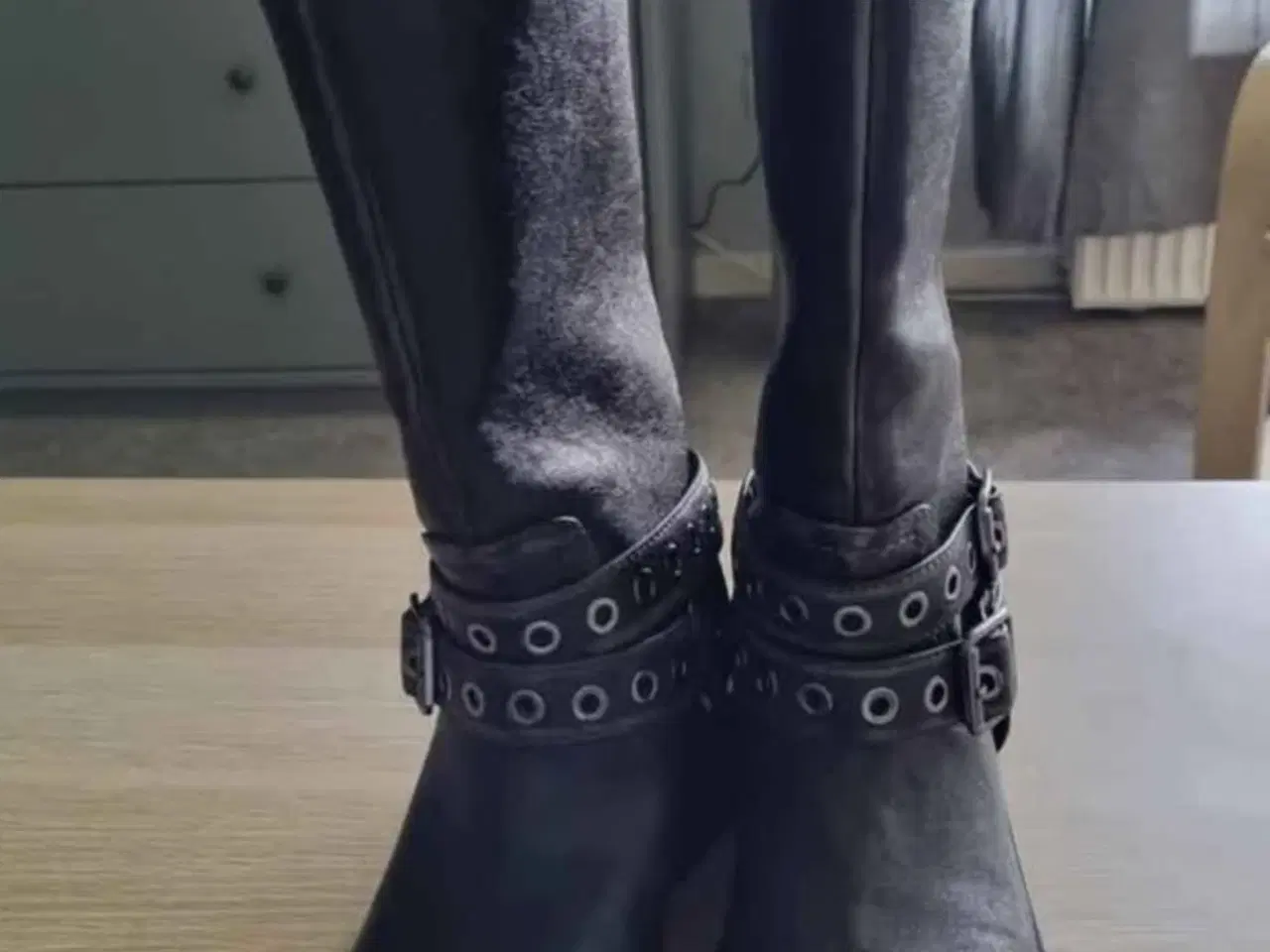 Billede 1 - Bershka sorte biker støvler stonewash look