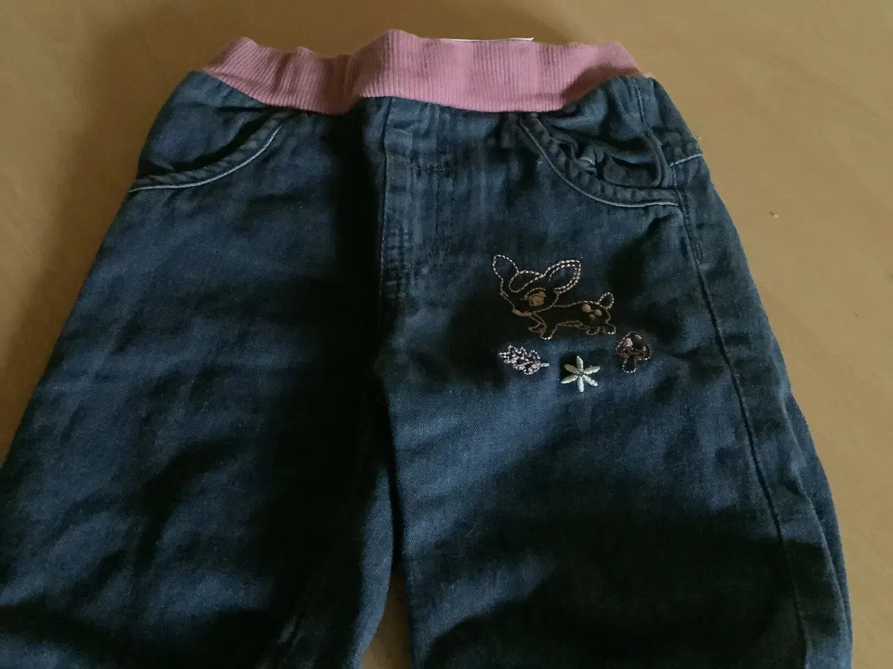 Billede 2 - Helt nye denim bukser med broderi af Bambi str. 62
