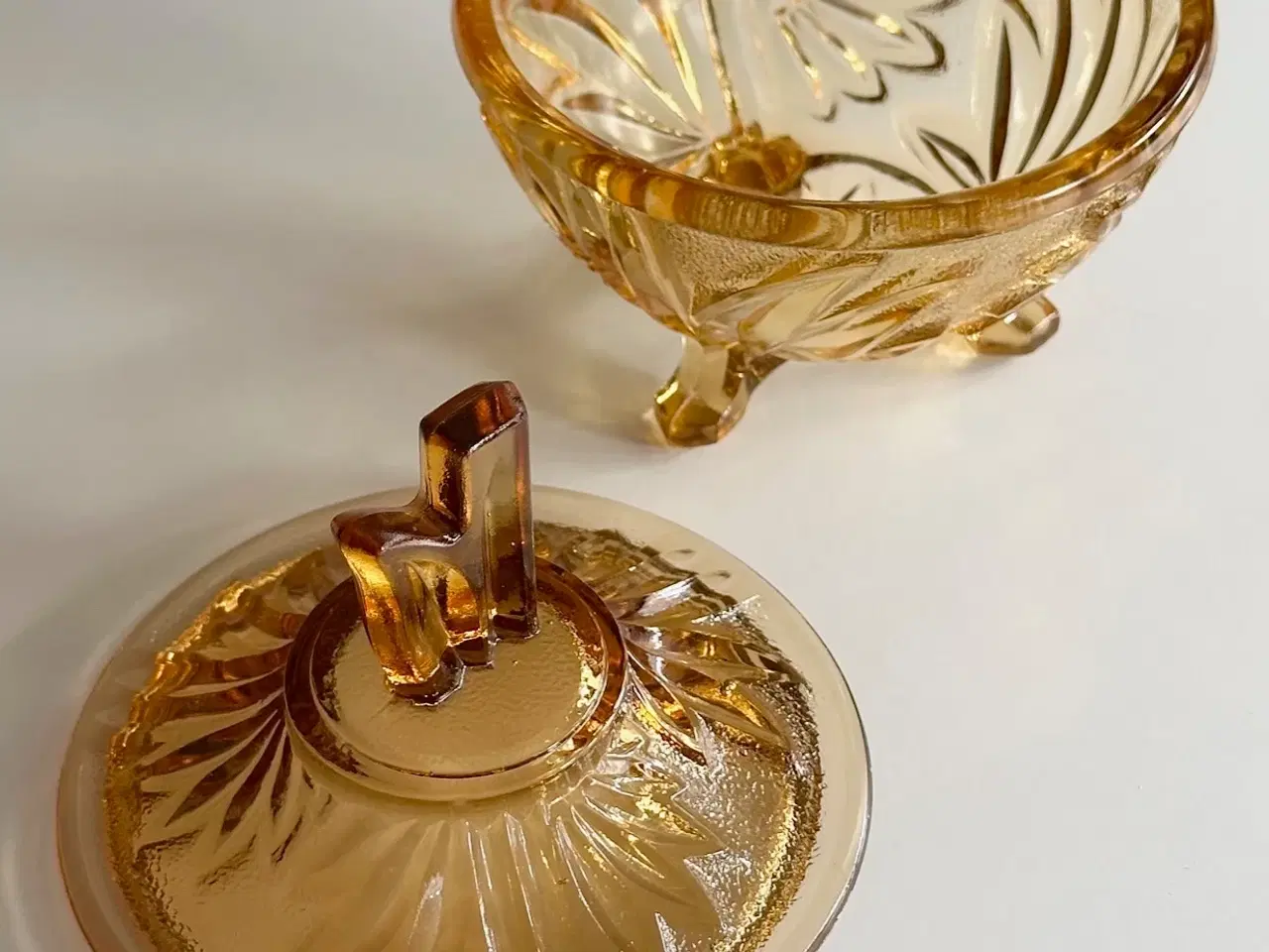 Billede 5 - Lågkrukke, ravfarvet glas