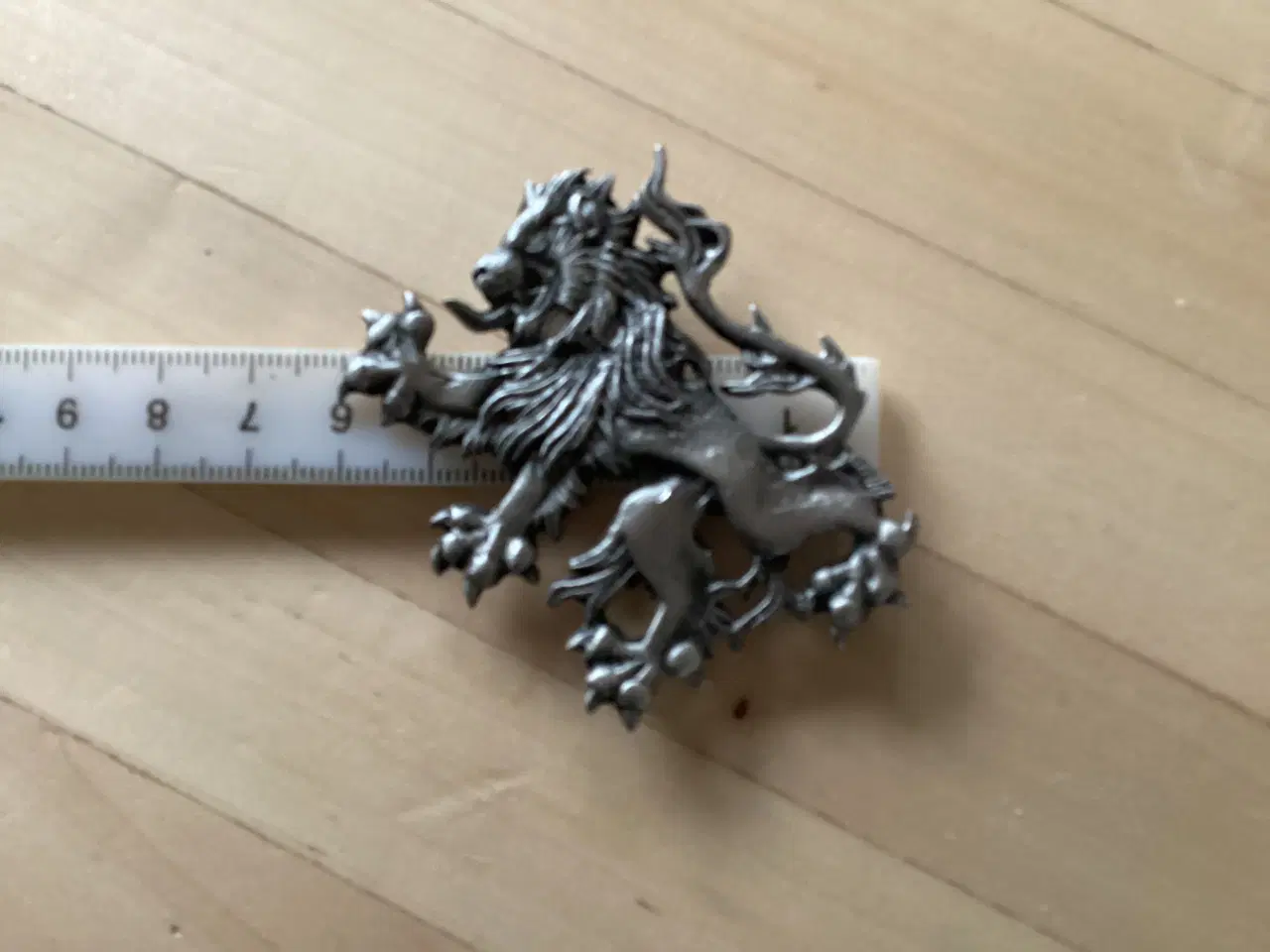Billede 4 - Broche “rejsende løve” reversnål 