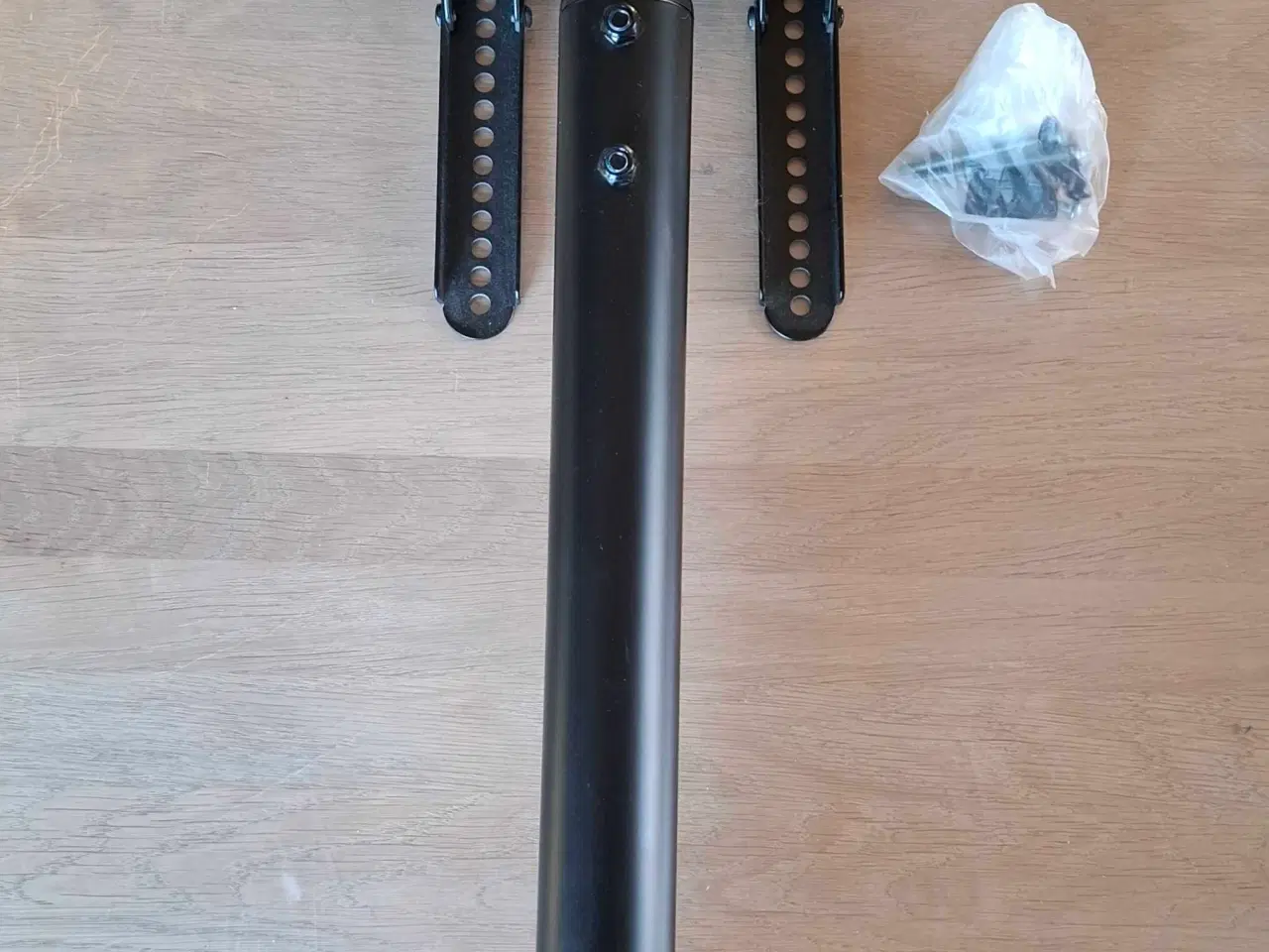 Billede 1 - TV-ophæng til loft / skråvæg