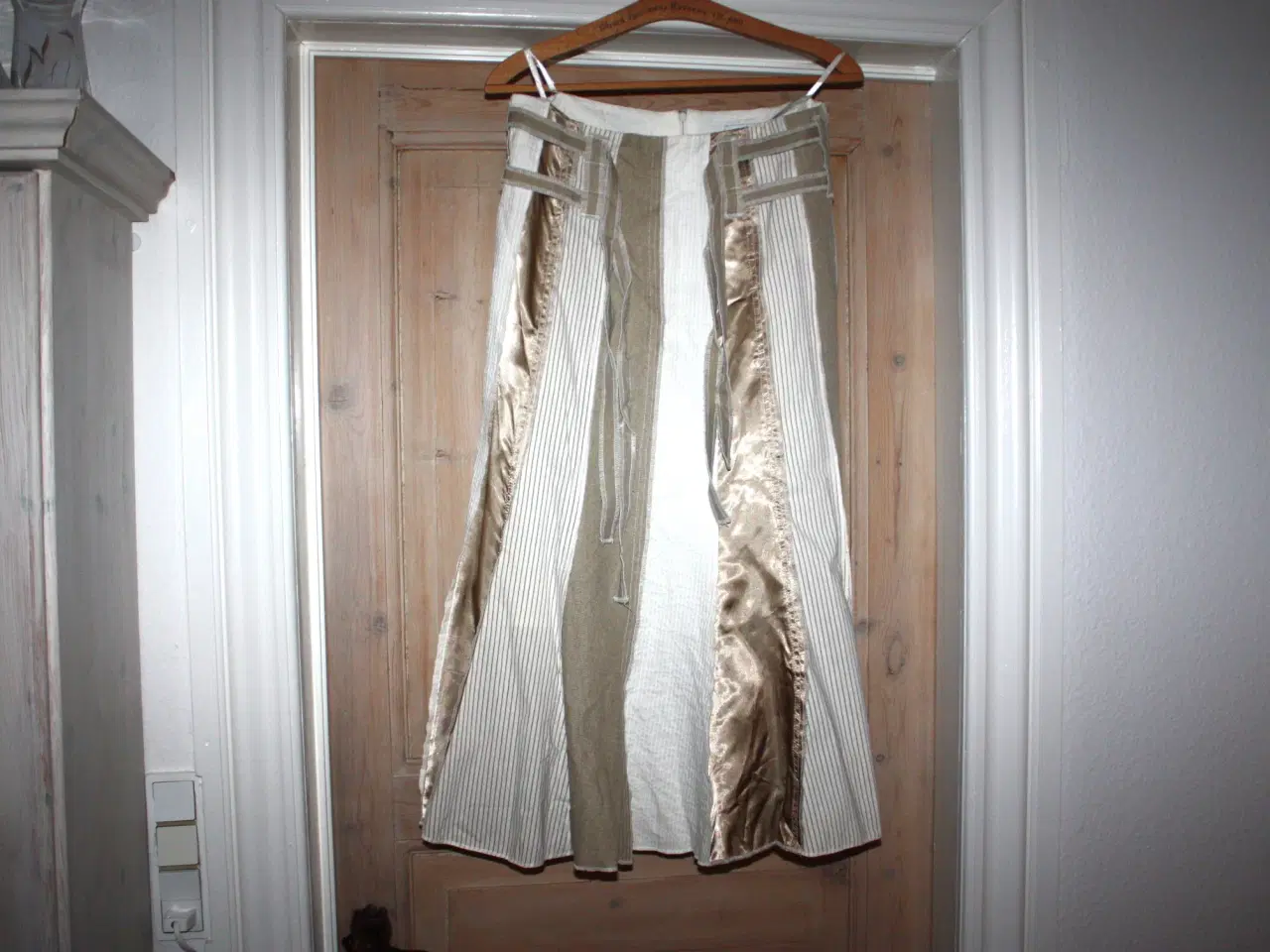 Billede 1 - 2 Biz nederdel str. 38 brugt 1 gang