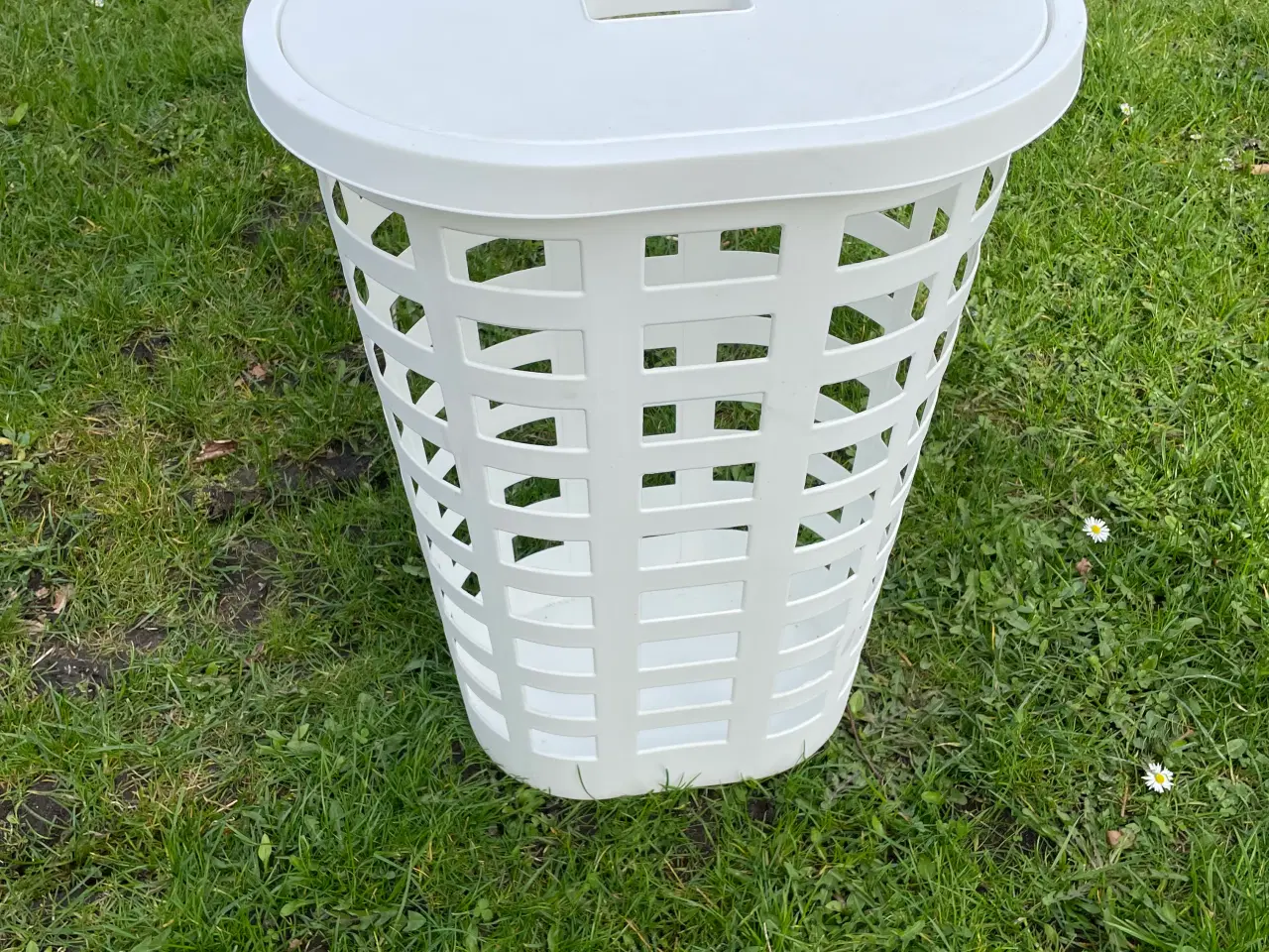 Billede 1 - Vasketøjskurv i hvid plast