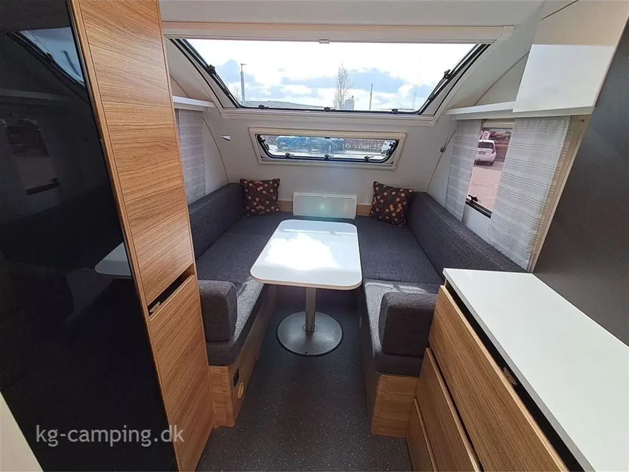 Billede 7 - 2022 - Adria Action 391 LH   Lille let rejse vogn med mover og solsejl. Står yderst velholdt. Alle service overholdt.