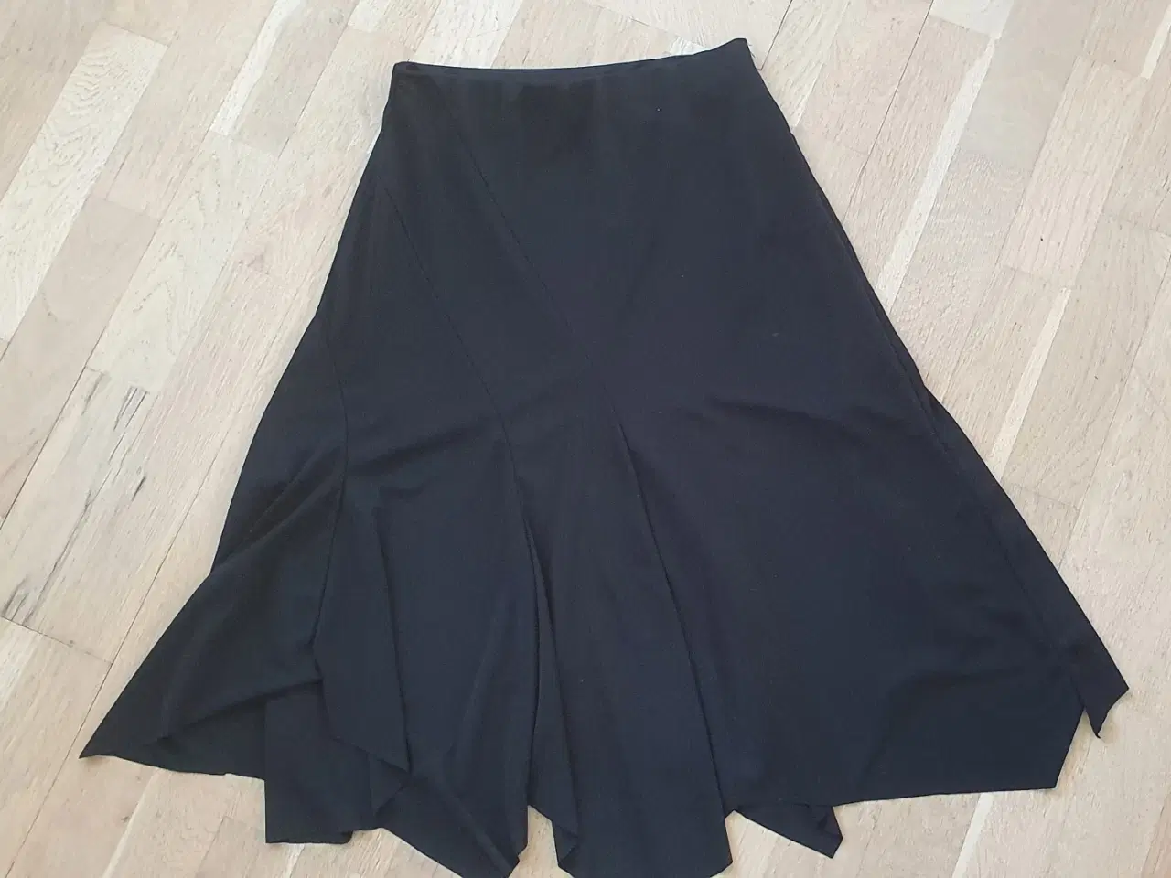 Billede 4 - Nederdel 	