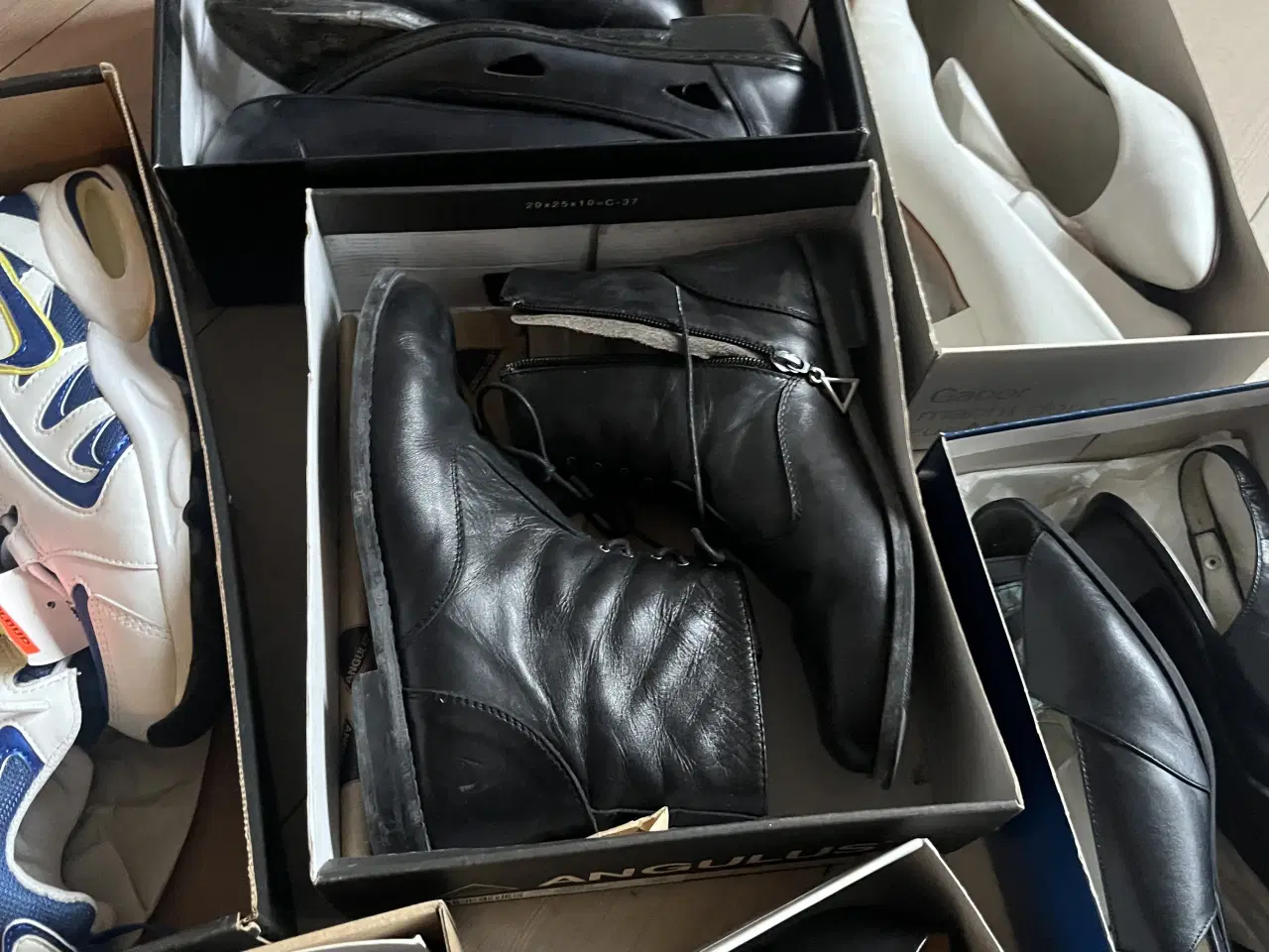 Billede 2 - Har 12 par damesko i forskellige varianter