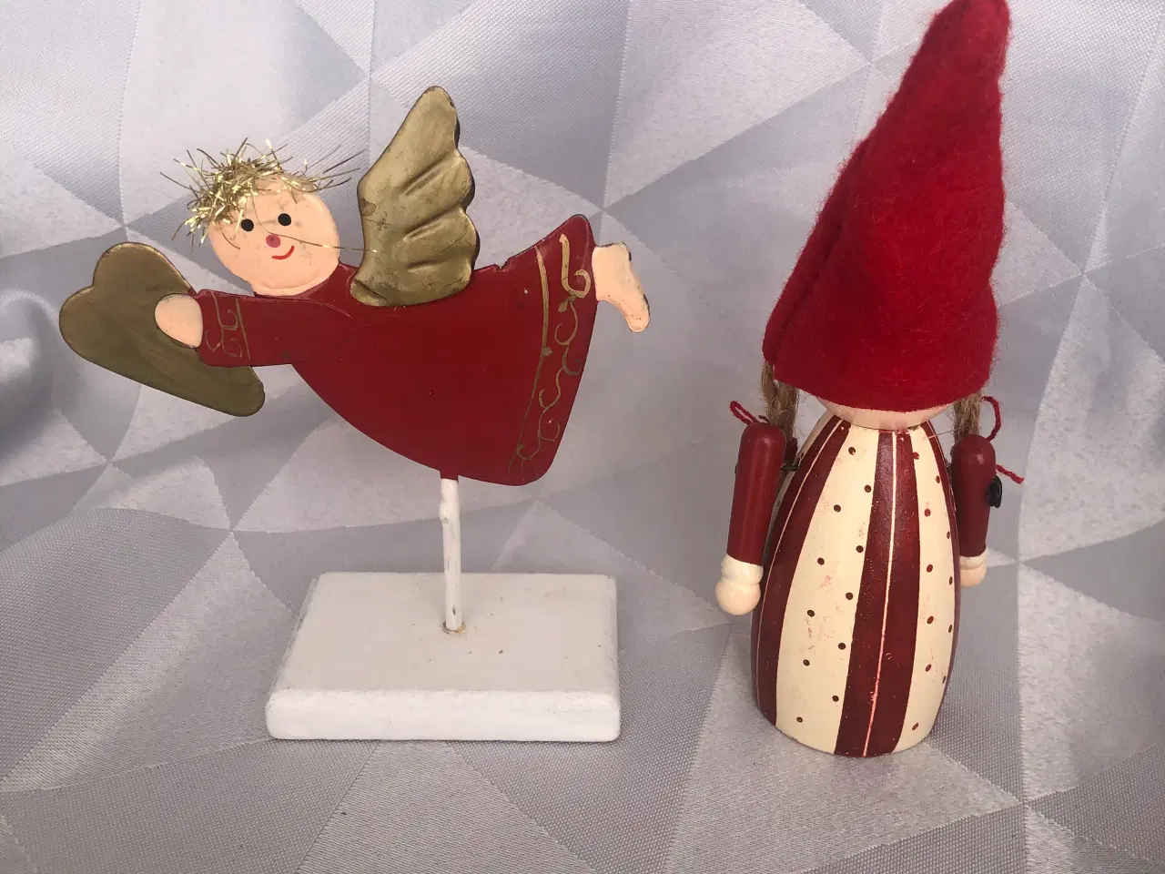 Billede 6 - 2 julefigurer - træ nisse pige & metal engel