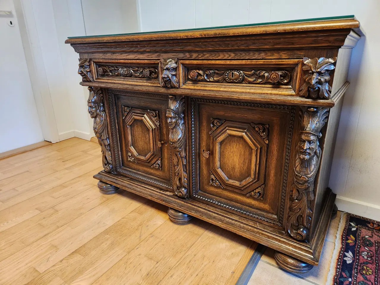 Billede 2 - Komplet spisestue i mørkbejdset eg.