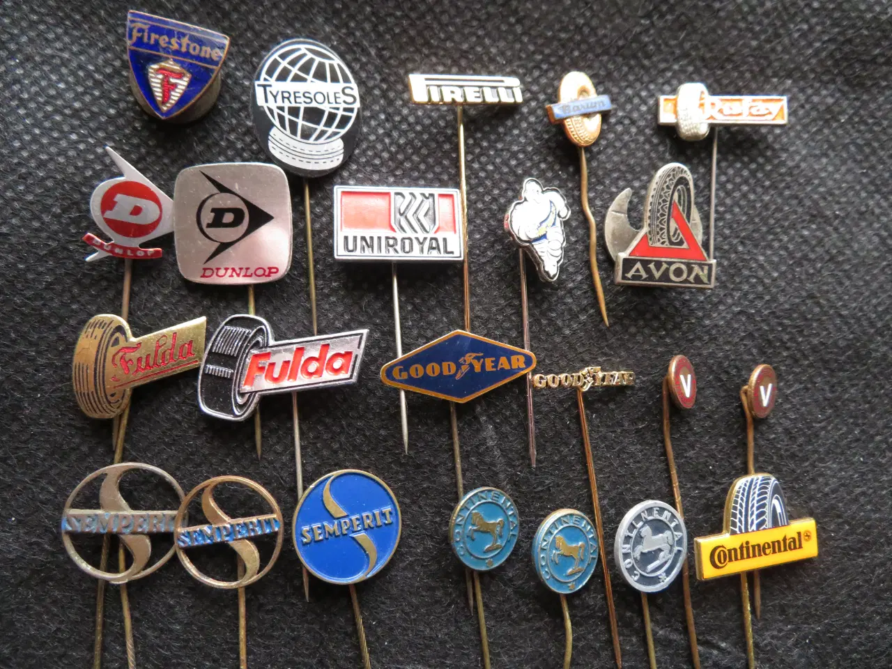 Billede 2 - Samler Pins mange sjældne.