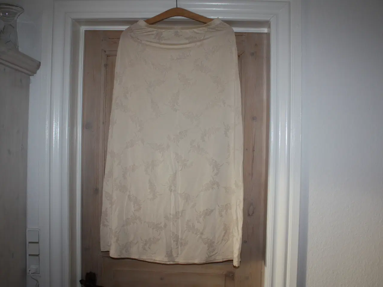 Billede 4 - Benetton nederdel creme farver str. 36 Maxi