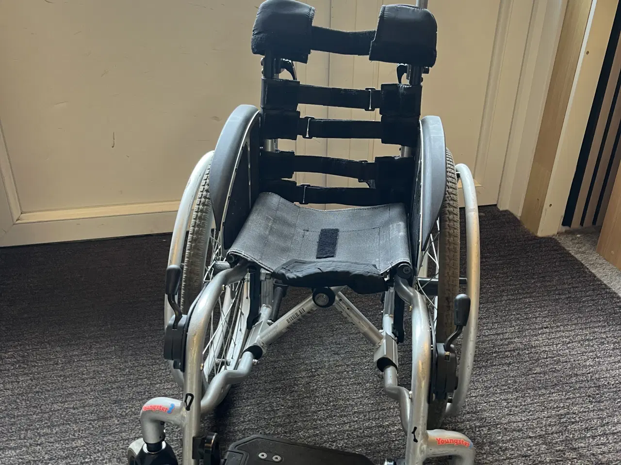 Billede 2 - Kørestol i børnestørrelse