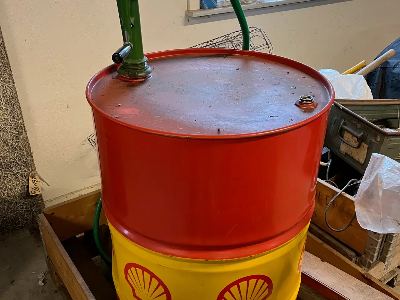 Billede 1 - Shell olietønde med pumpe