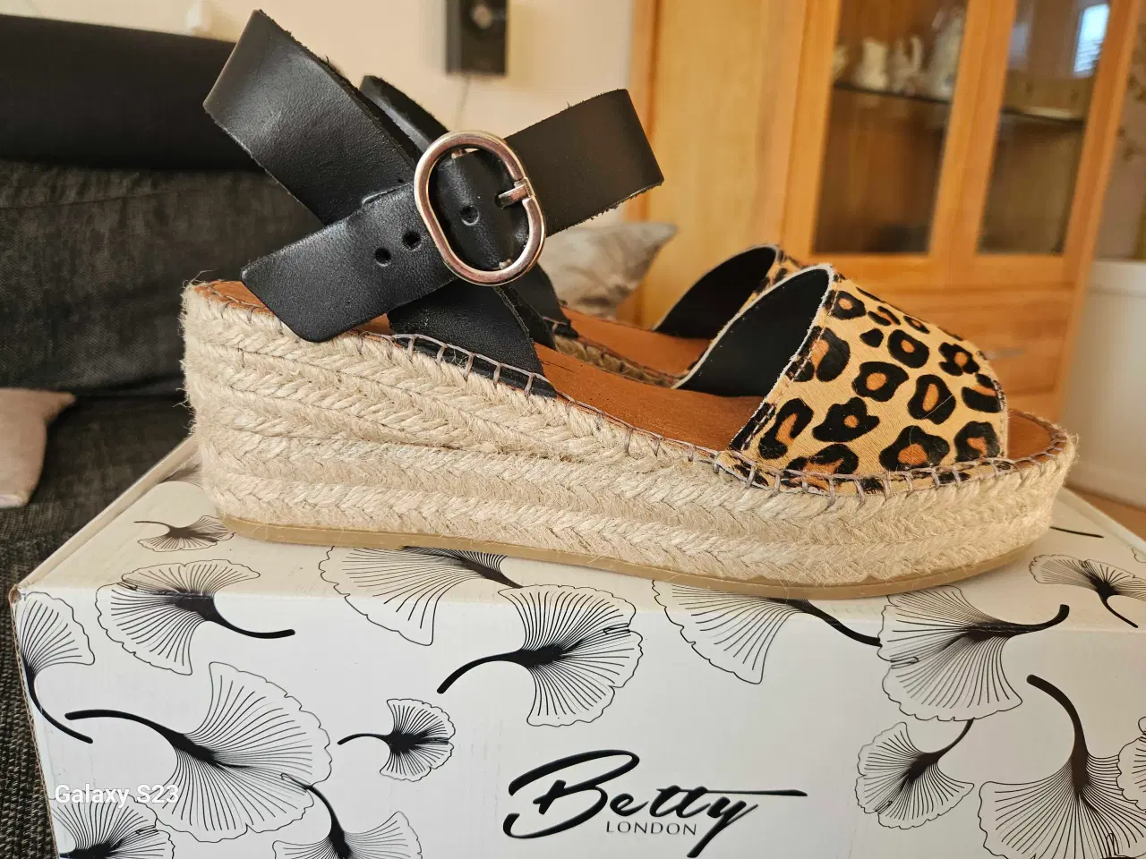 Billede 4 - FLOTTE NYE UBRUGTE SANDALER