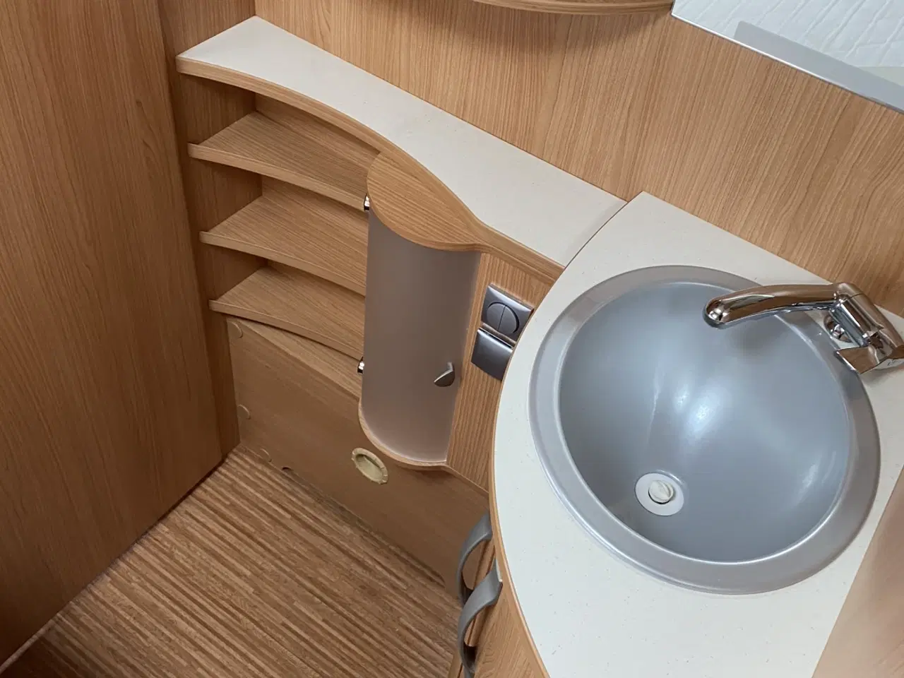 Billede 4 - Stor, flot og familievenlig vogn søger nye eventyr