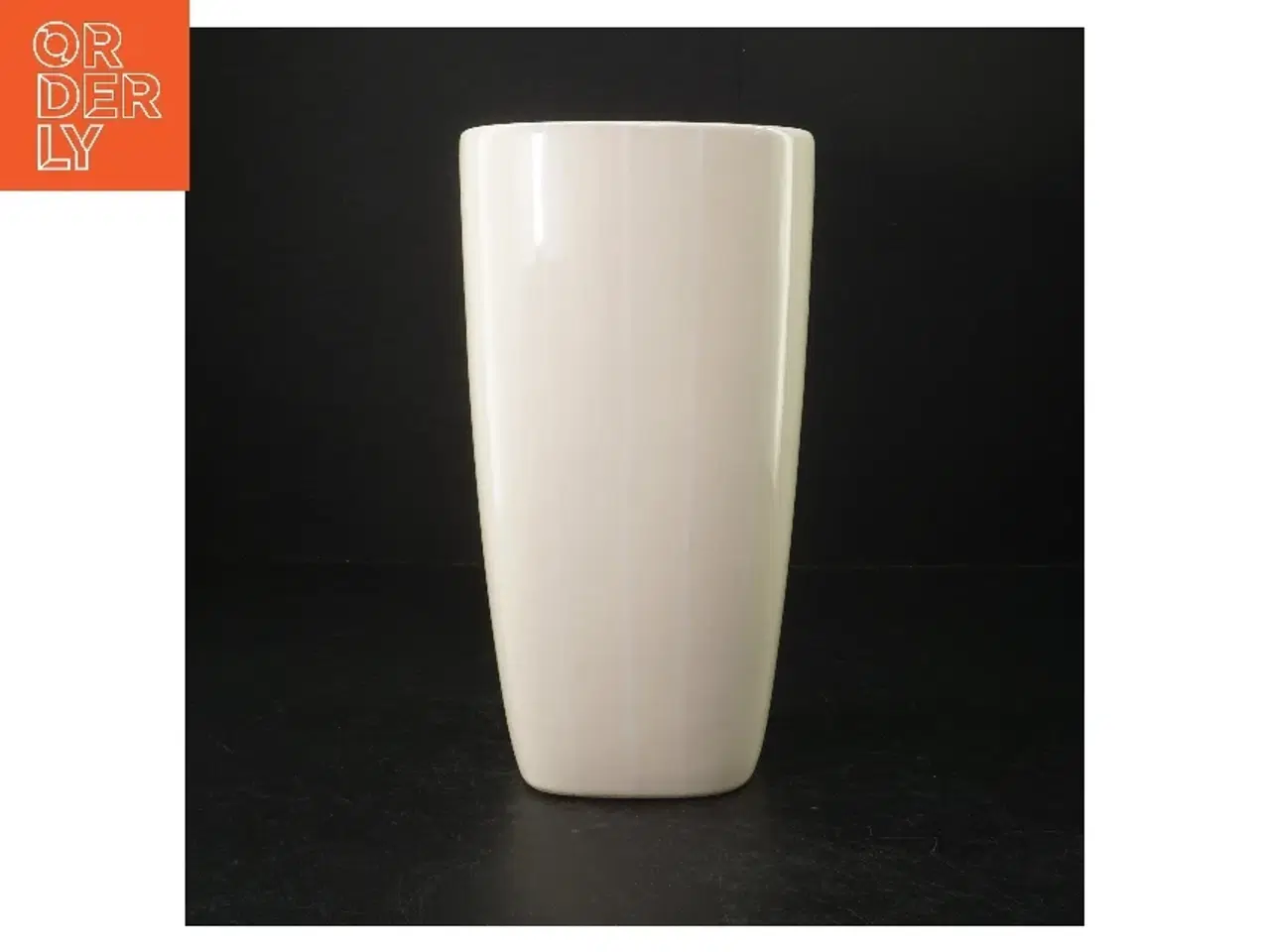 Billede 1 - Hvid porcelænsvase (str. H. 24 cm)