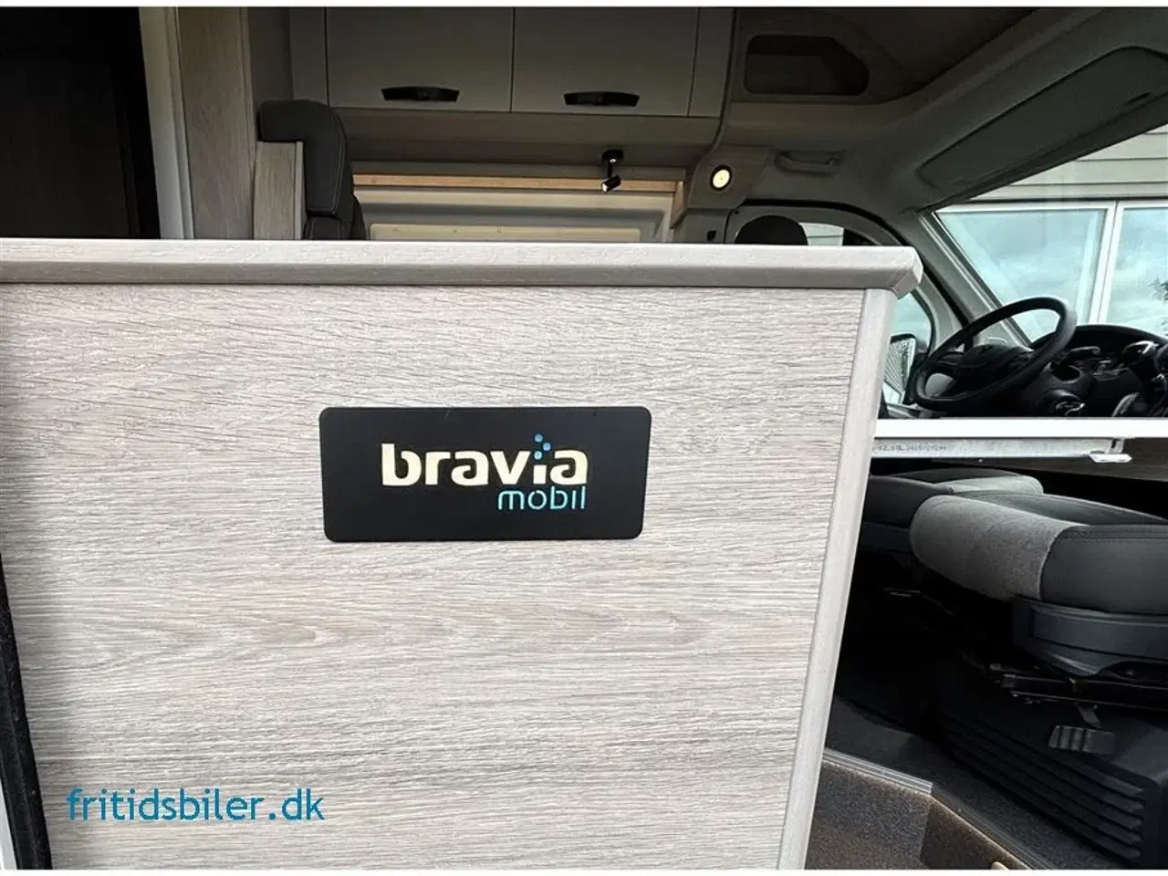 Billede 17 - 2025 - Bravia 599 180 Hk   Bravia 599 180 HK Med Automat gear og Hævetag med sovepladser til 4 personer