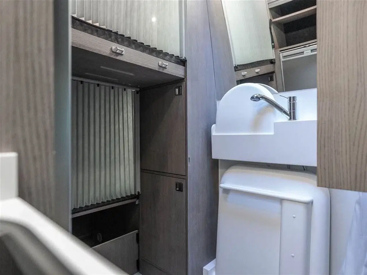 Billede 18 - 0 - FURGOK XPACE 600 FAMILY North   Van med plads til 5 personer!