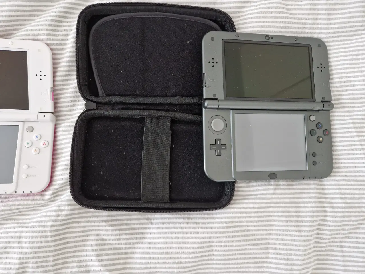 Billede 4 - 2 Nintendo 3DS XL, som nye, med spil og hardbags