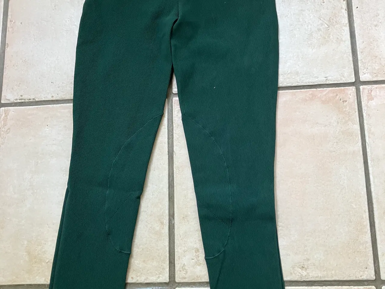 Billede 1 - 2 par Ridebukser. Lyserød str. 150, grønne str.156