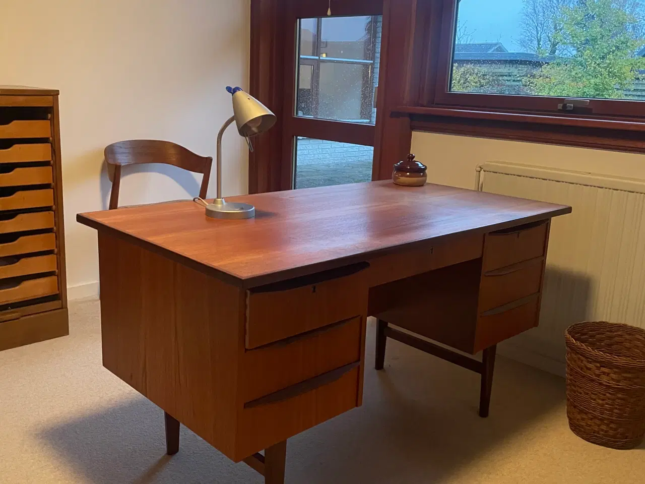 Billede 1 - Retro skrivebord i teaktræsfiner. 