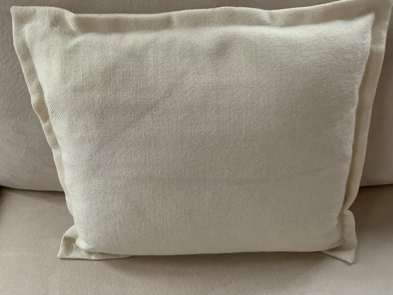 Billede 17 - Broderede vintagesofapuder i fin stand