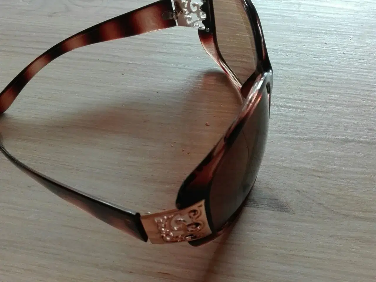 Billede 4 - Turkis halskæde + solbriller