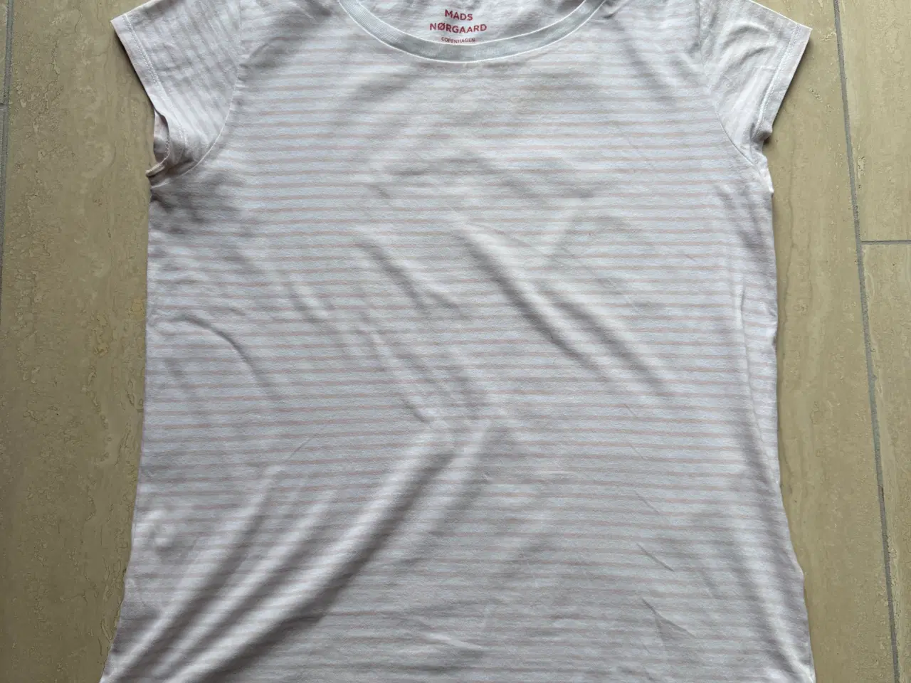 Billede 1 - Mads Nørgaard bluse i god stand