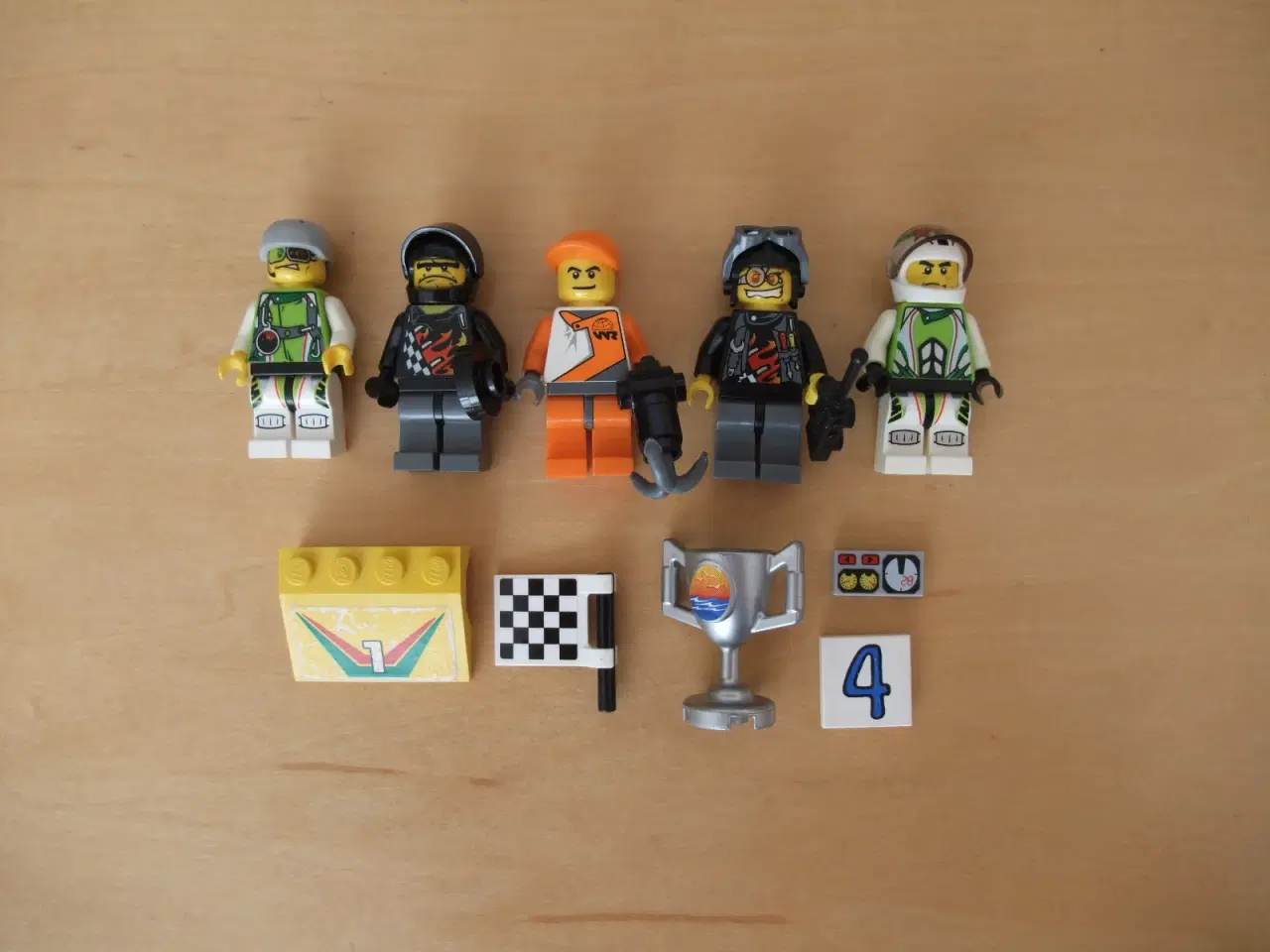 Billede 1 - Lego World Racers Figurer
