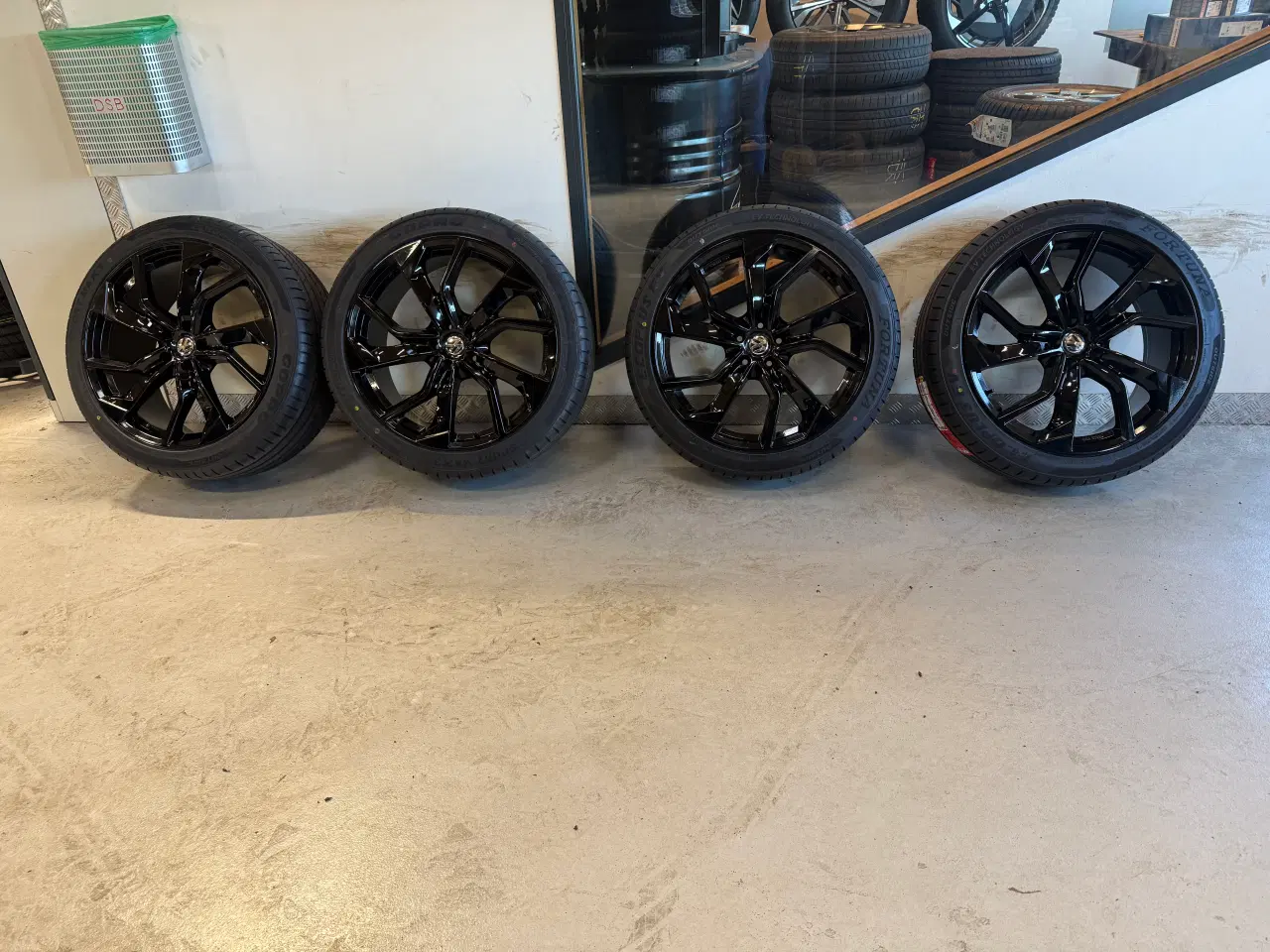 Billede 1 - 21” alufælge til id buzz med nye sommerdæk 