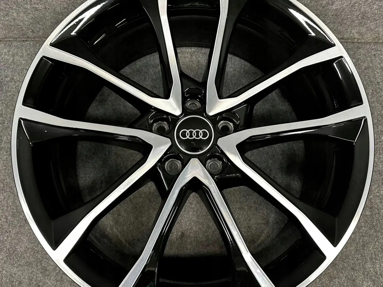 Billede 2 - ALUFÆLGE AUDI A4 S4 B9 8W0 19" 