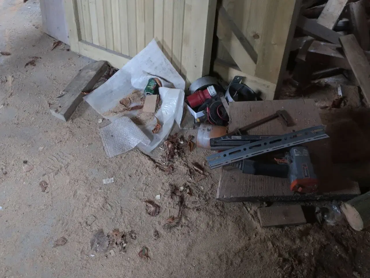 Billede 9 - Div. Træ, hegn, værktøj, løftestroppe, buskrydder m.m.