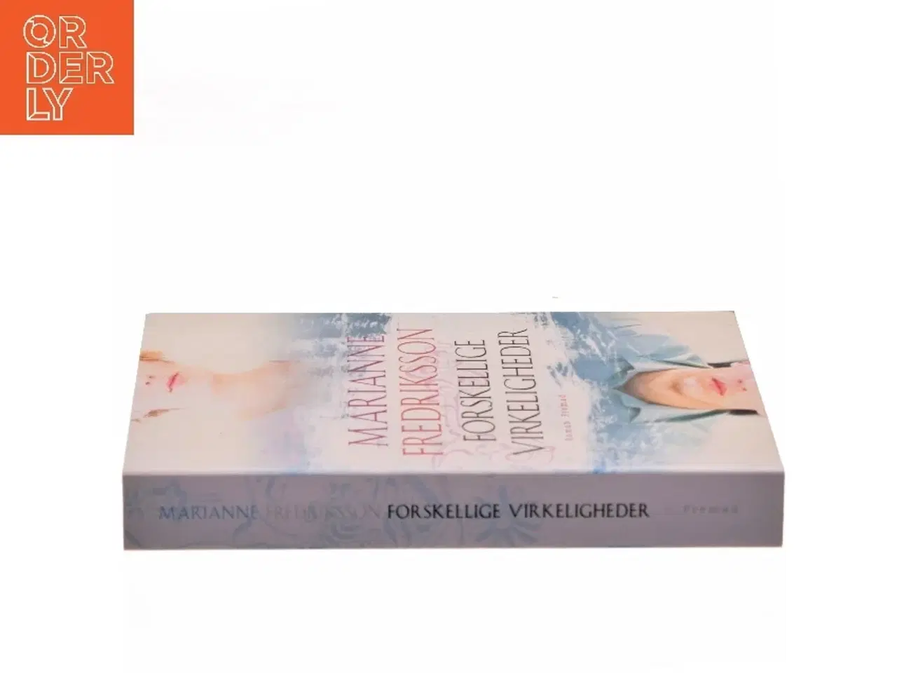 Billede 2 - Forskellige virkeligheder af Marianne Fredriksson (Bog)