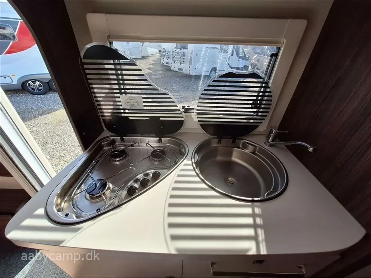 Billede 12 - 2019 - Benimar Tessoro 483   solceller. batteri. markise.duo control. tv. KUN 29,000 km.