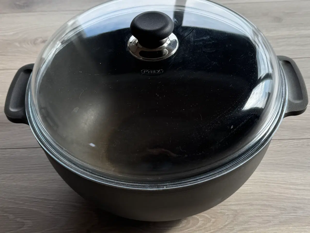 Billede 1 - Støbejernsgryde med Pyrex glaslåg 8 liter