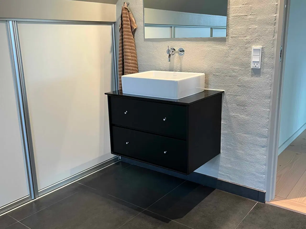 Billede 1 - Montana badeværelses møbel med Duravit vask