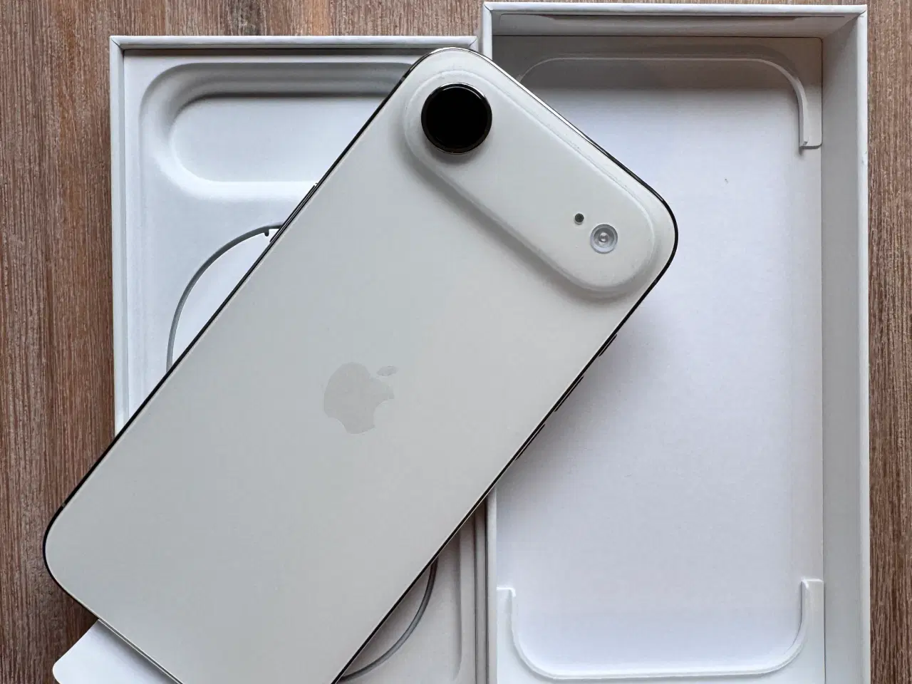 Billede 3 - iPhone 17 Air, 256GB Lightguld