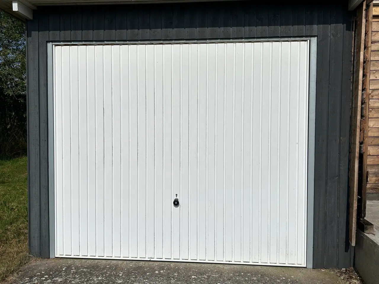 Billede 1 - Garageport Hørmann vippeport