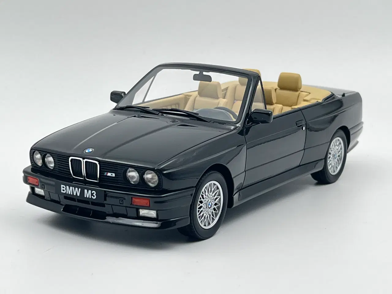 Billede 2 - 1989 BMW M3 Cabriolet 1:18  Type: E30  