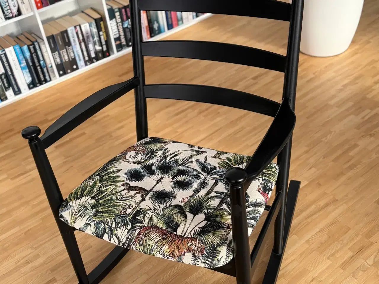 Billede 1 - Gyngestol i sort træ