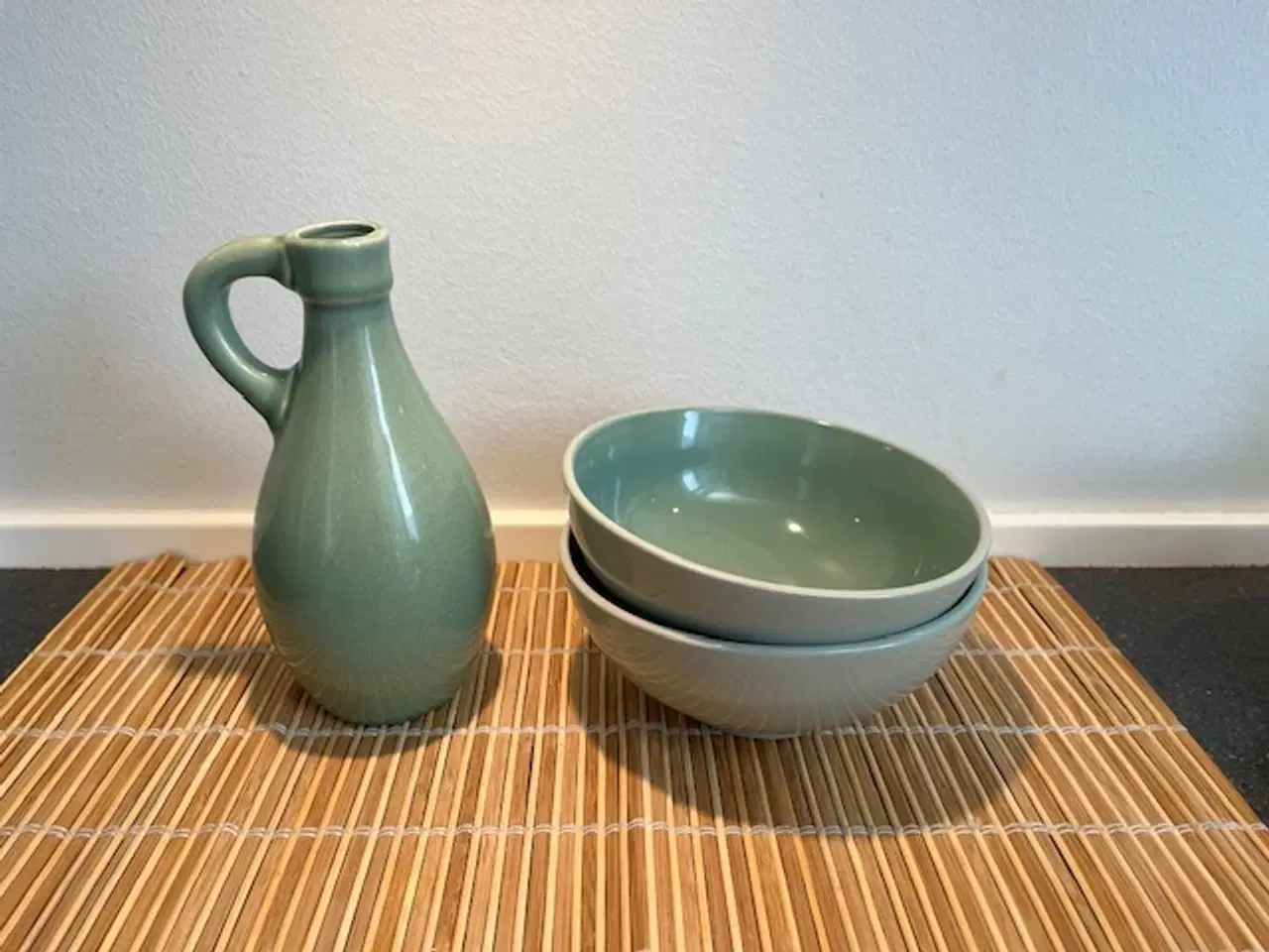 Billede 1 - Smukt keramik-sæt med 2 skåle og lille vase i grøn