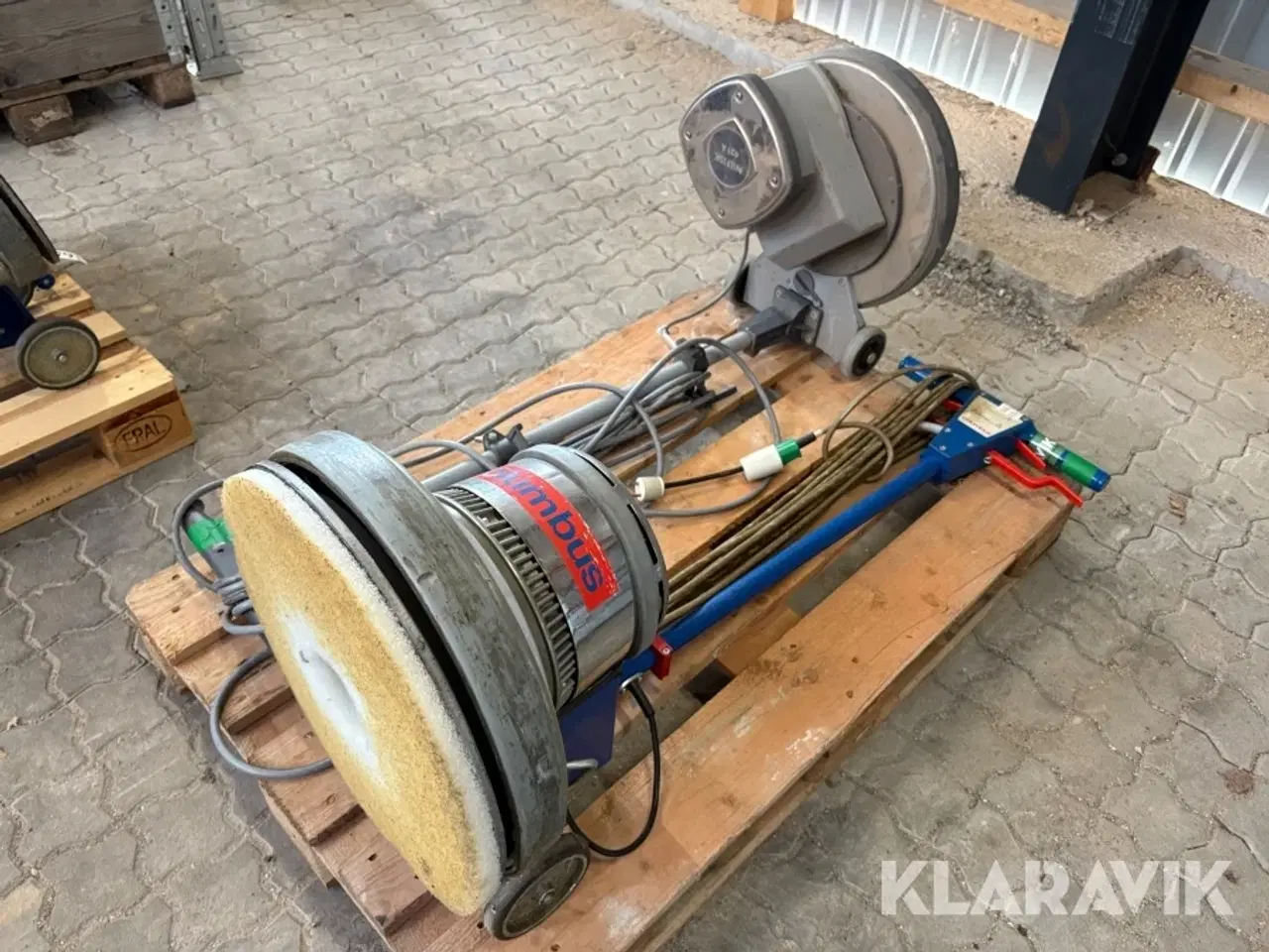 Billede 1 - Poleringsmaskiner Columbus/Nilfisk E 400 S/421 A - 2 styk