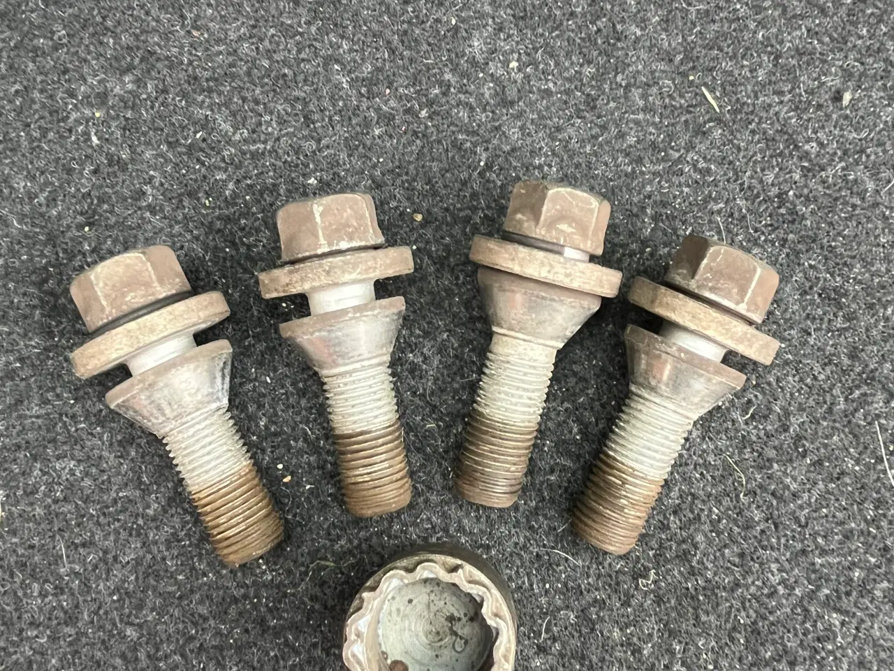 Billede 2 - Låsebolte til Volvo