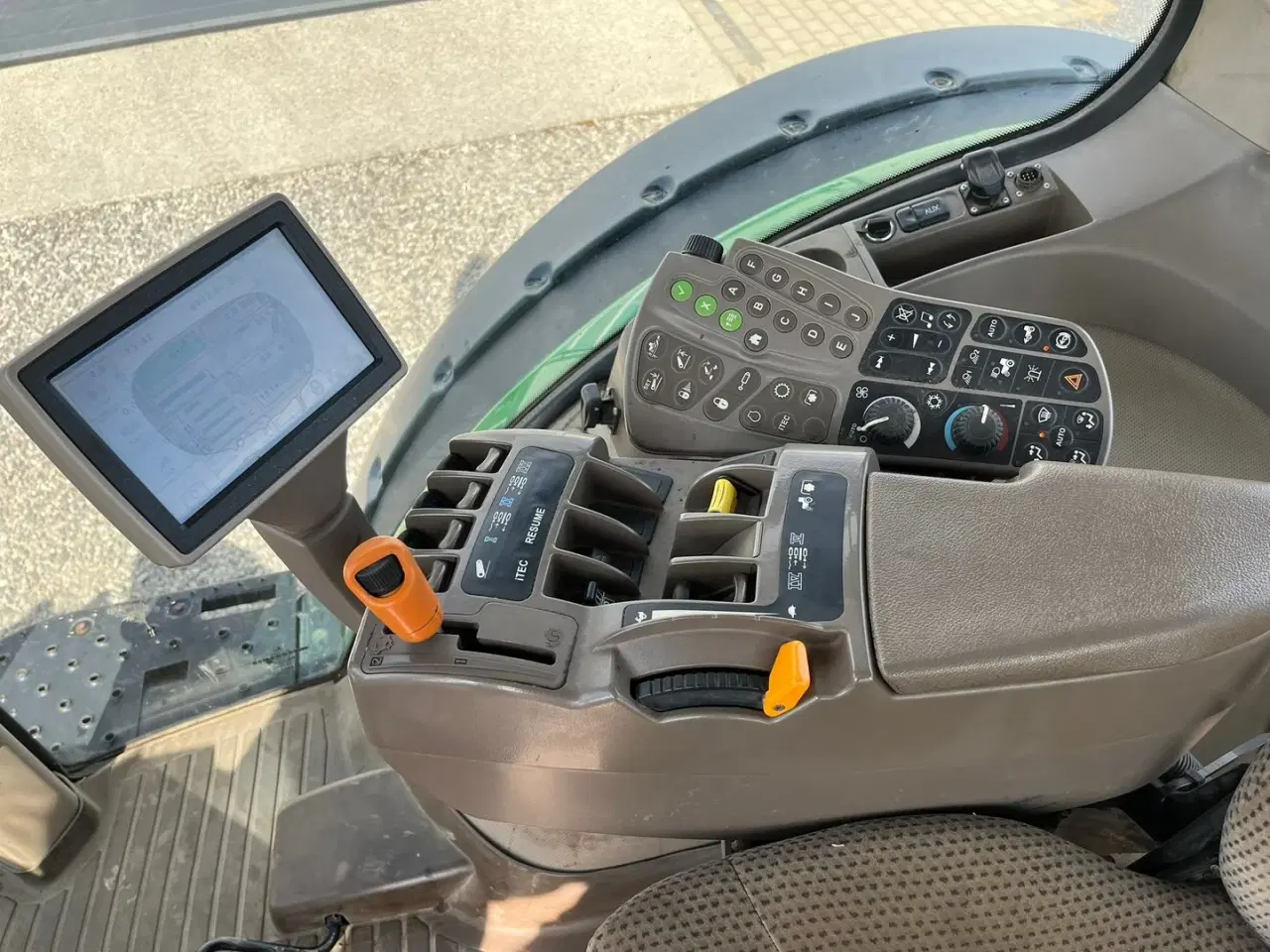 Billede 5 - John Deere 7280R Med næsten nye dæk på og frontlift.