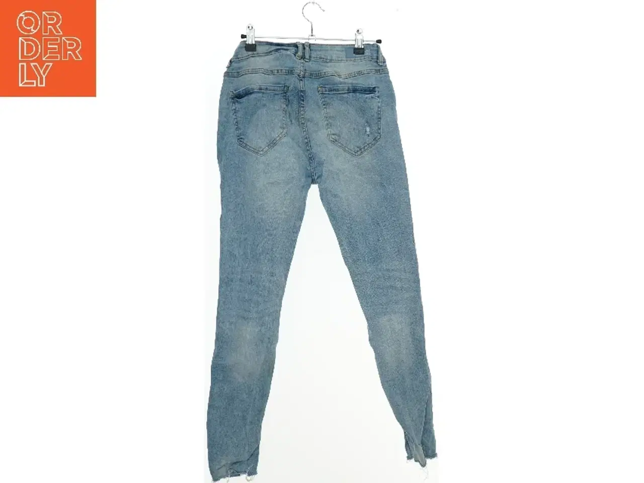 Billede 2 - Ripped jeans i lys blå denim fra Fb Sister