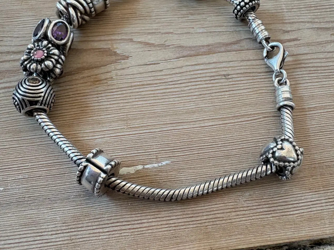 Billede 1 - Pandora armbånd med 9 charms