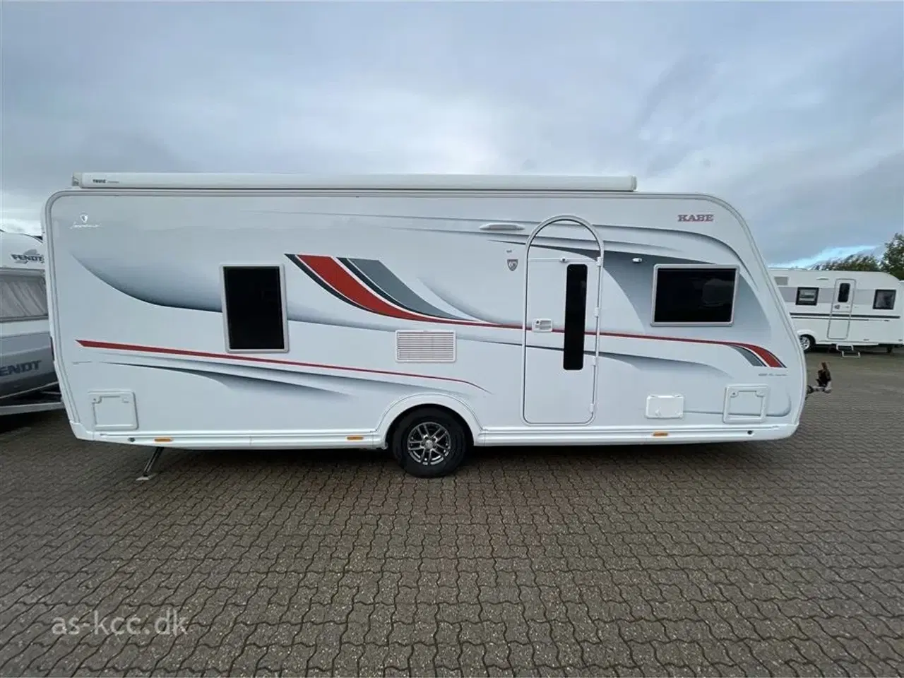 Billede 1 - 2018 - Kabe Imperial 600 XL KS   Kabe Imperial 600 XL KS årg. 2018. 4 sovepladser, 6 siddepladser, mover, tagmonteret Thule markise (elektrisk)