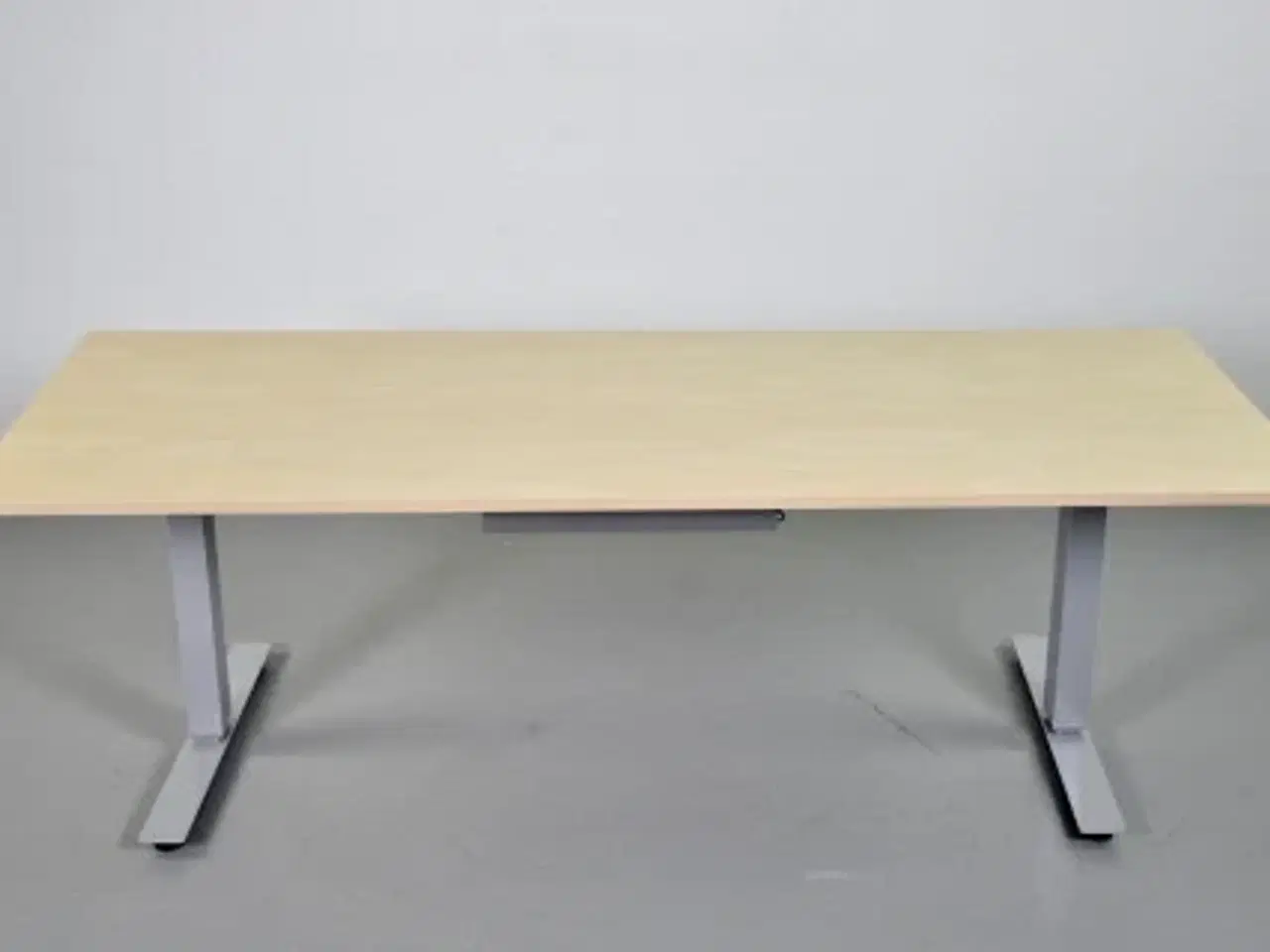 Billede 3 - Efg hæve-/sænkebord i birk, 200 cm.