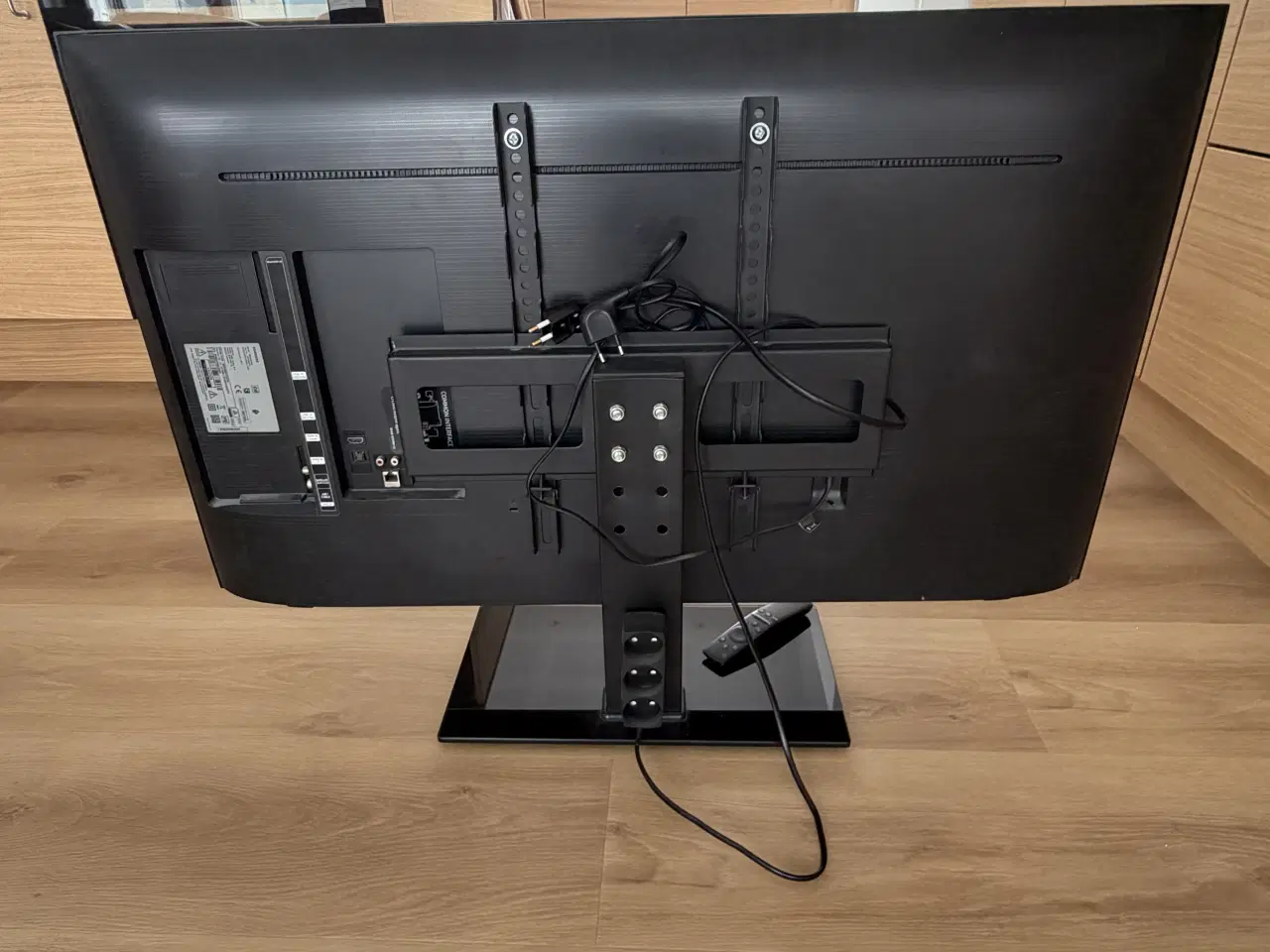 Billede 5 - 43” Samsung TV i flot stand 